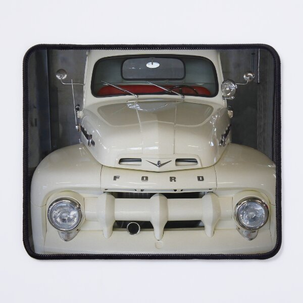 Aperçu de l'œuvre Ford F-1 Pickup 1948 - Vue de face, modèle classique de la première année de la série F (couleur crème) créée et vendue par Peter Kraaibeek | Generative Designs and Car Art.