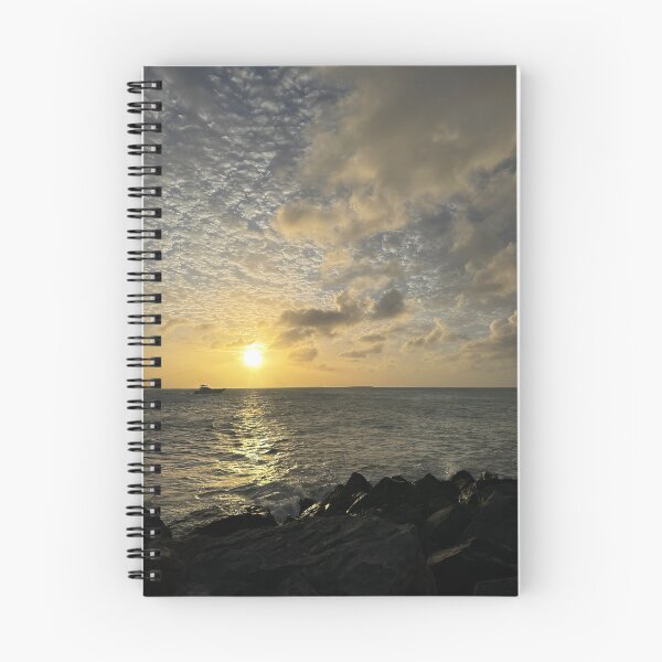 Artikelvorschau, Sonnenuntergangsfotografie in der goldenen Stunde entworfen und verkauft von Quiet Frames Studio.