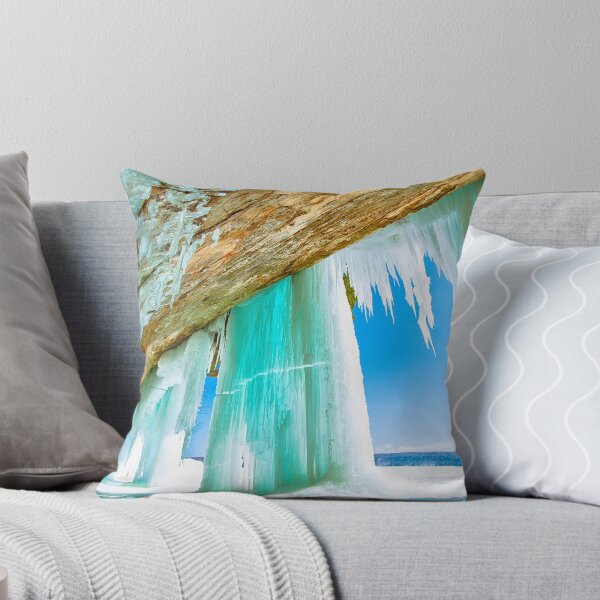 Artikelvorschau, Innenansicht der Eisvorhänge von Grand Island, Michigan entworfen und verkauft von Monicasalma.