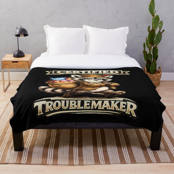 Artikelvorschau, ZERTIFIZIERTER UNRUHMACHER Lustiges Waschbär-Snack-Liebhaber-Vintage-Grafik-T-Shirt entworfen und verkauft von clockedoutwearshop.