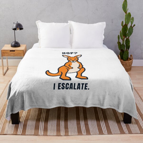 Aperçu de l'œuvre Hop ? J'intensifie le t-shirt drôle de kangourou en colère créée et vendue par Lyfeinsights.
