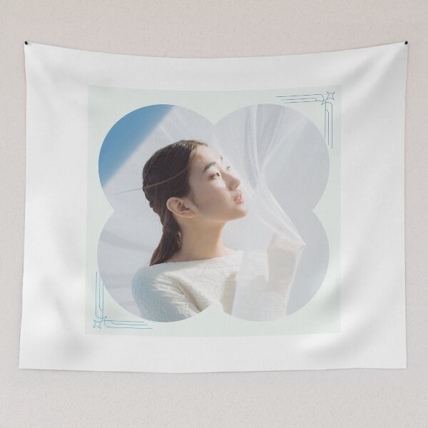 Aperçu de l'œuvre Girl – White & Blue Flowing Fabric Art créée et vendue par Aliss20.