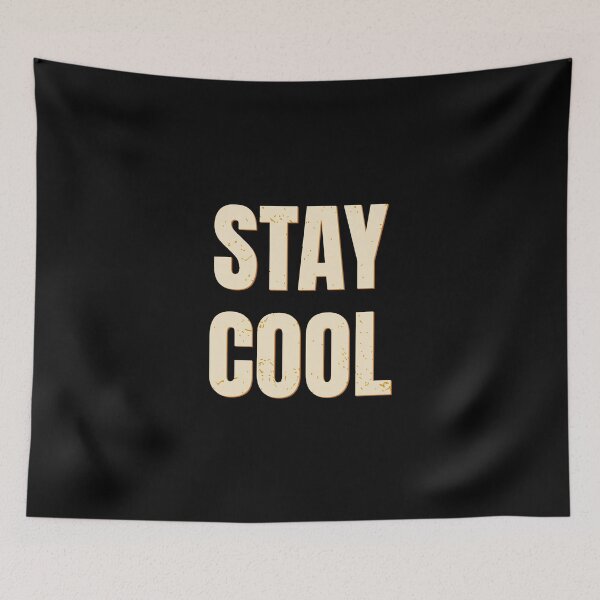 Aperçu de l'œuvre T-shirt typographique vintage « Stay Cool » | Design minimaliste rétro streetwear avec citation créée et vendue par Velora Printss.
