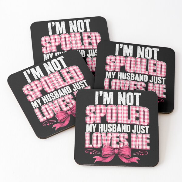Item preview, No soy una niña mimada, mi esposo simplemente me ama – Esposa del lazo rosa designed and sold by THREE LITTLE BEANS.