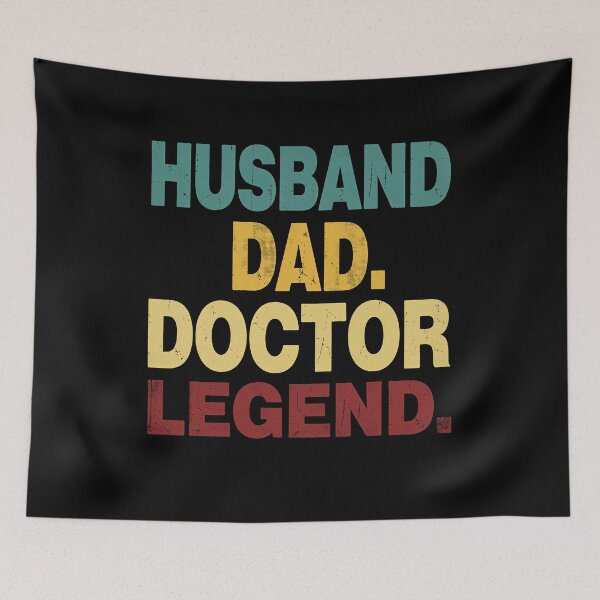 Aperçu de l'œuvre Funny Vintage Husband Dad Doctor Legend Retro créée et vendue par viectory.