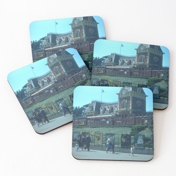 Item preview, Nostalgia: Disneyland con poca gente. Fotografía de principios de la década de 1960. designed and sold by JoyousArt4u.