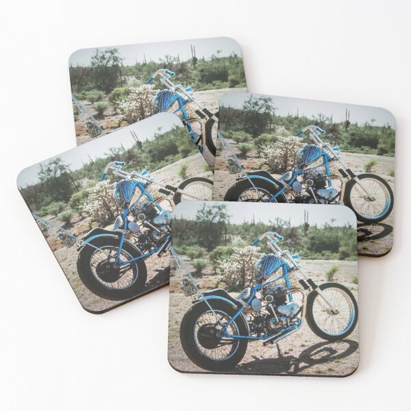 Aperçu de l'œuvre Moto vintage DHL bleue dans le désert créée et vendue par Chadittington.