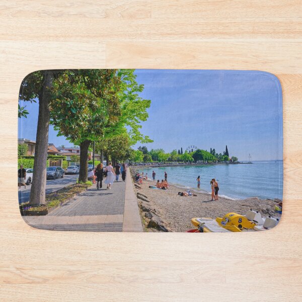 Artikelvorschau, Bardolino-Promenade im Frühlingssonnenschein entworfen und verkauft von Violaman.