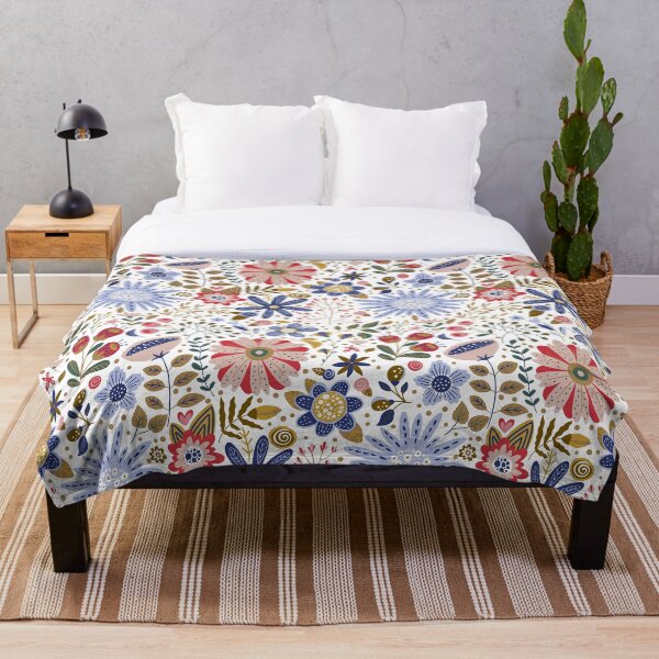 Artikelvorschau, Rotes und blaues Blumenmuster entworfen und verkauft von TeeGeeTees.