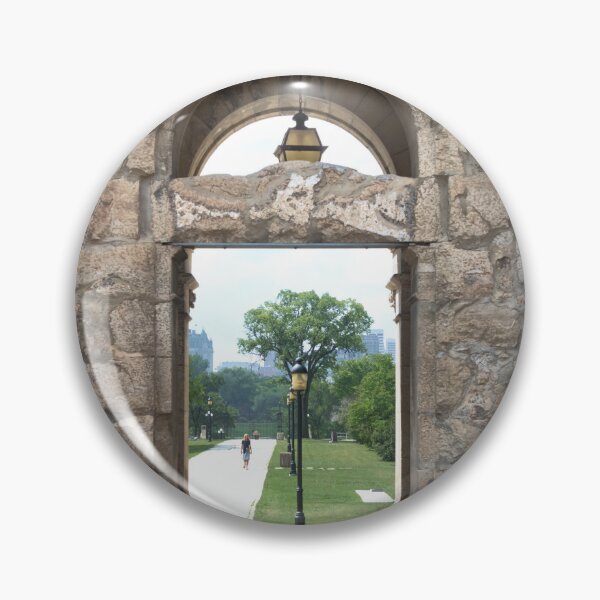 Artikelvorschau, Blick auf den historischen Steinbogen entworfen und verkauft von Debra Martz.