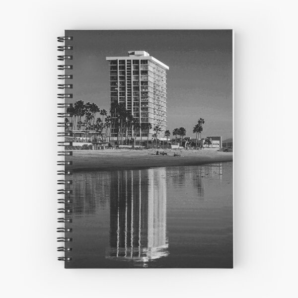 Aperçu de l'œuvre Hôtel Reflection créée et vendue par heatherfriedman.