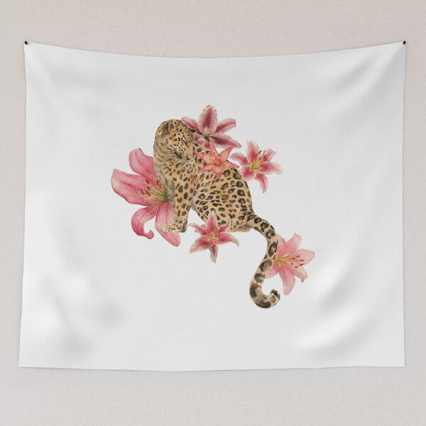 Artikelvorschau, Aquarell-Leopard mit rosa Lilienblüten, botanisches Wildtier-T-Shirt entworfen und verkauft von TropikaArts.