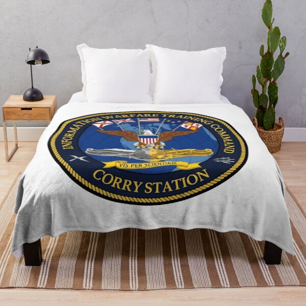 Item preview, Emblema de la estación Corry del Comando de Entrenamiento de Guerra de la Información designed and sold by CharlieDesings.