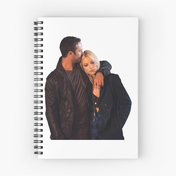 Artikelvorschau, Chicago Fire – Severide Shay – Taylor Kinney – Lauren German entworfen und verkauft von emphinclub.