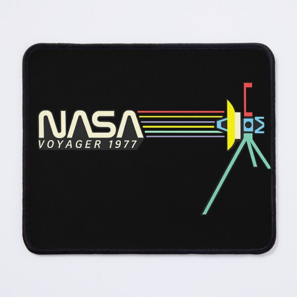 Artikelvorschau, NASA Voyager 1977 Retro-Weltraum-Shirt | Vintage-T-Shirt zur Tiefraumsonde entworfen und verkauft von GarnerSupplyCo.