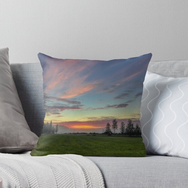 Artikelvorschau, Friedlicher Sonnenaufgang über einer weiten Landschaft entworfen und verkauft von Veikko Suikkanen.