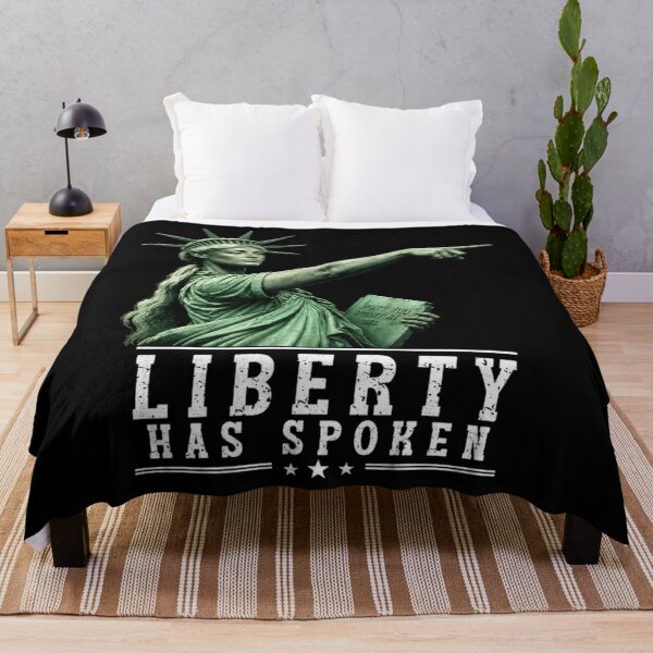 Item preview, Sophie Cunningham qui pointe du doigt - Sophie Cunningham, basketteuse, pointe du doigt Dieu, ne me pointe pas du doigt - Haut satirique patriotique, Lady Liberty - Sophie Cunningham T-shirt designed and sold by PeaceTypo.