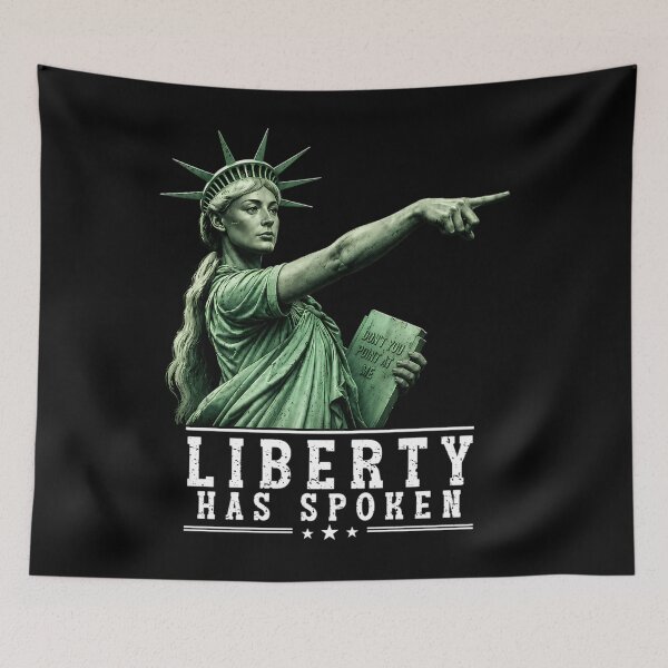 Item preview, Sophie Cunningham qui pointe du doigt - Sophie Cunningham, basketteuse, pointe du doigt Dieu, ne me pointe pas du doigt - Haut satirique patriotique, Lady Liberty - Sophie Cunningham T-shirt designed and sold by PeaceTypo.