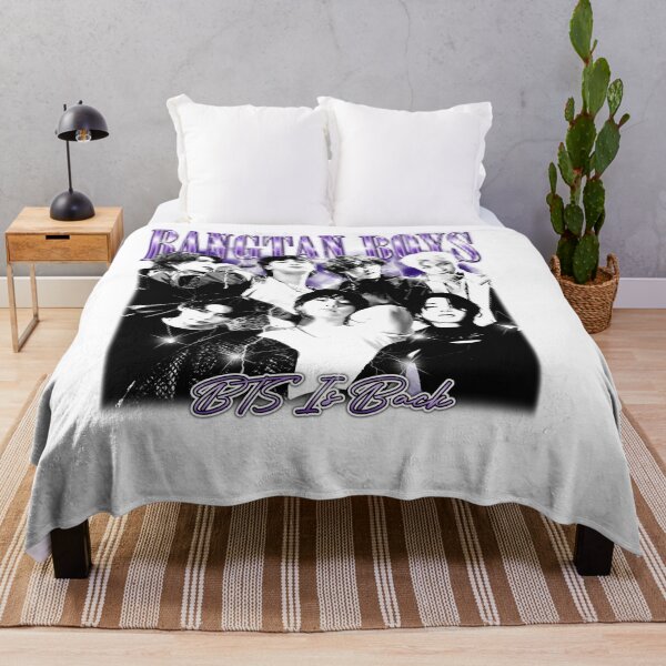 Artikelvorschau, Vintage BTS Is Back Shirt, Grafik-Kpop-Shirt, Kpop Comfort Colors Shirt, Bangtan Boys Kpop Merchandise, BTS Retro 90er-Jahre-Shirt, Geschenkidee für Fans entworfen und verkauft von BerryHand.