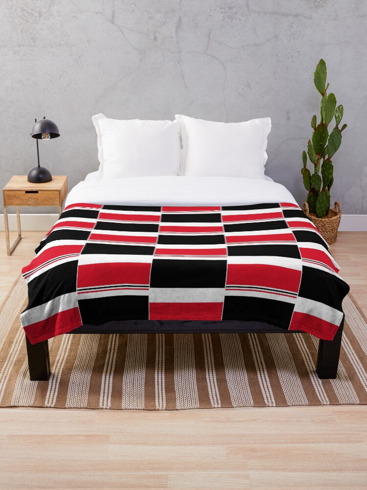 Aperçu 1 sur 6. Plaid avec l'œuvre Lana Abstraite Rayures Rouges, Blanches et Noires créée et vendue par colionjosho.