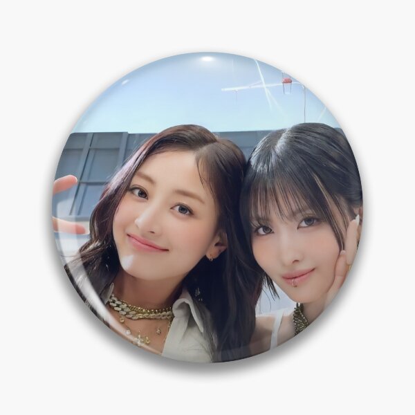 Aperçu de l'œuvre Jihyo et Momo créée et vendue par tcadenas.