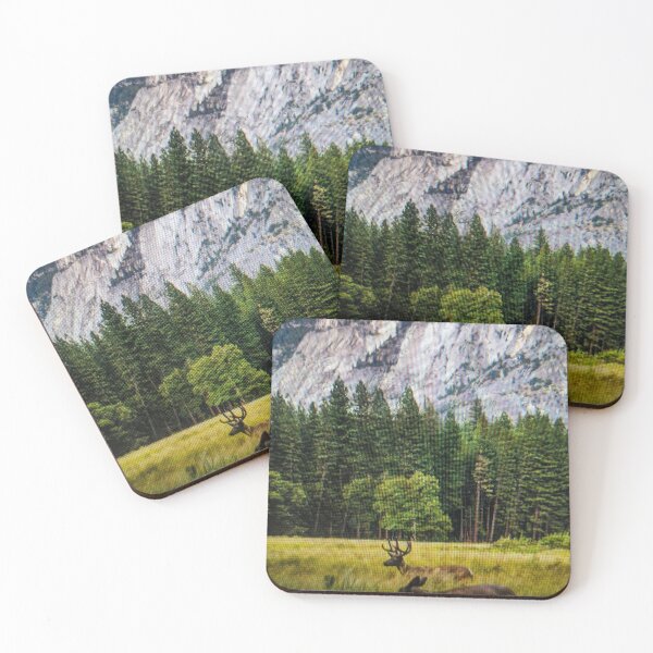 Artikelvorschau, Maultierhirsche im Yosemite Valley mit Half Dome entworfen und verkauft von rizkyintan8.