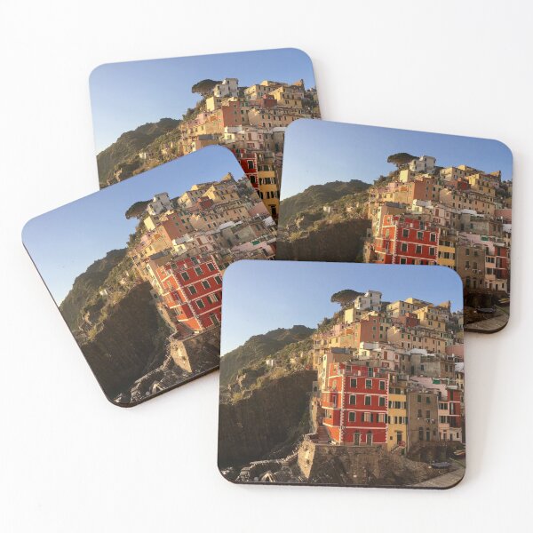 Aperçu de l'œuvre Riomaggiore à Cinque Terre, Italie créée et vendue par Kira Zelnosky.