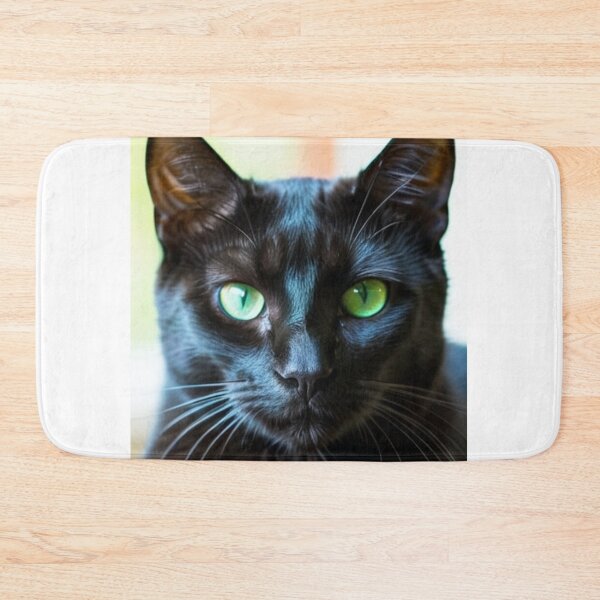 Aperçu de l'œuvre Animals - Black Cat with Hypnotic Gaze, Feline Portrait with Piercing Green Eyes créée et vendue par World-Pets.