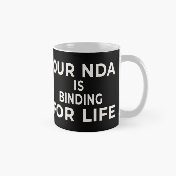 Aperçu de l'œuvre Notre accord de confidentialité est valable à vie. Mug humoristique d'avocat. créée et vendue par "Hedek".