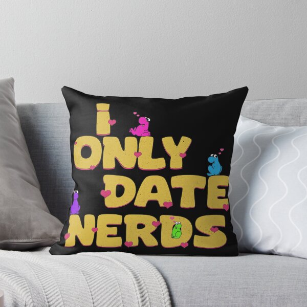 Aperçu de l'œuvre I Only Date Nerds - Funny Vintage créée et vendue par delllsdesigns.