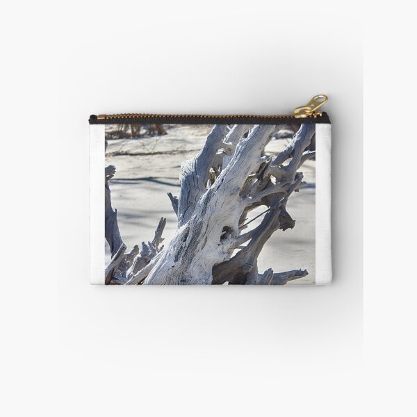 Aperçu de l'œuvre Tête de dragon dans l'arbre créée et vendue par GalleryThree.