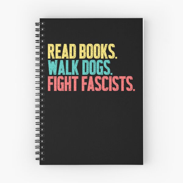 Artikelvorschau, Bücher lesen. Mit Hunden spazieren gehen. Faschisten bekämpfen. Aktivist, Antifaschist, Progressiver, Hundeliebhaber, Leser. entworfen und verkauft von SkeletonsDanger.