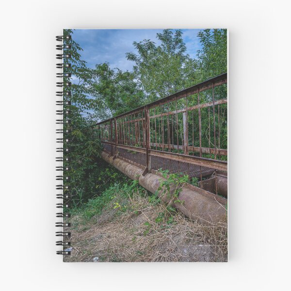 Aperçu de l'œuvre Pont abandonné et rouillé au-dessus de canalisations industrielles — Photographie d'exploration urbaine créée et vendue par Rabee Khalil Photography.