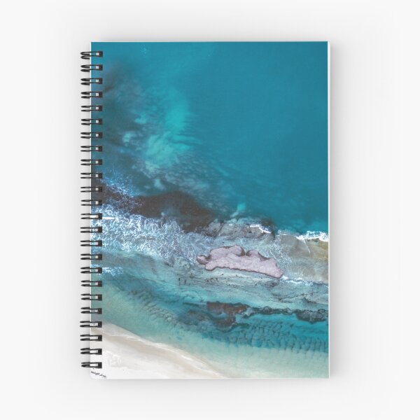 Aperçu de l'œuvre Photo prise par drone en bord de mer créée et vendue par SauraLume.