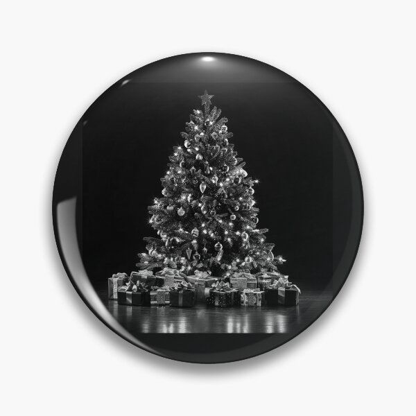 Artikelvorschau, Schwarz-Weiß-Weihnachtsbaum mit Geschenken – Elegante Weihnachtsfotografie entworfen und verkauft von inkoutninja.