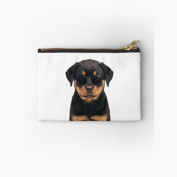 Aperçu de l'œuvre Bébé rottweiler mignon portant des lunettes de soleil amusantes créée et vendue par RareLavender.