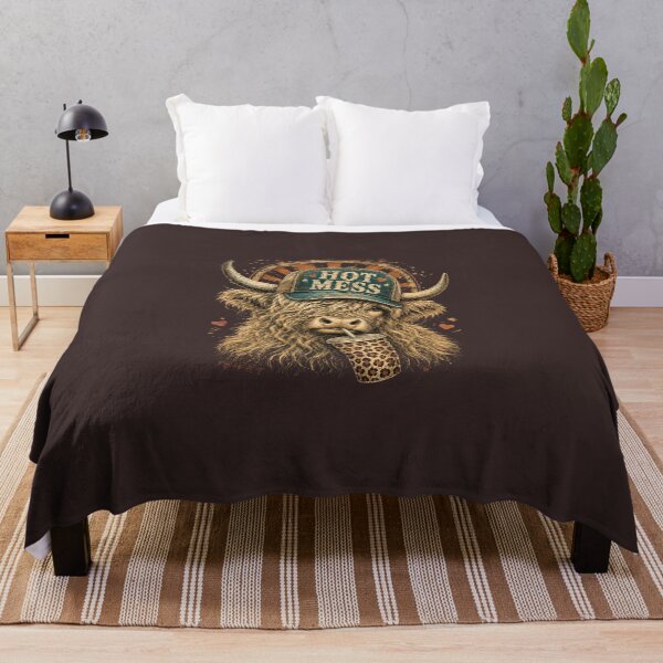 Aperçu de l'œuvre Hot Mess Highland Cow With Leopard Cup créée et vendue par Taha shop⭐⭐⭐⭐⭐.