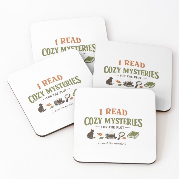 Item preview, Descripción Un divertido e ingenioso diseño de estilo otoñal y vintage para los apasionados de la lectura. Con la frase "I Read Cozy Mysteries For The Plot (...and the murder.)" y bonitos iconos de un gato, una taza de café, una lupa y hojas secas, es el  designed and sold by Studio_21.