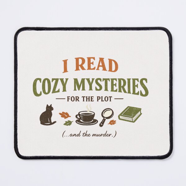 Item preview, Descripción Un divertido e ingenioso diseño de estilo otoñal y vintage para los apasionados de la lectura. Con la frase "I Read Cozy Mysteries For The Plot (...and the murder.)" y bonitos iconos de un gato, una taza de café, una lupa y hojas secas, es el designed and sold by Studio_21.