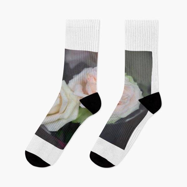 Artikelvorschau, Drei rosa Rosen auf beigem Hintergrund entworfen und verkauft von olena2552.