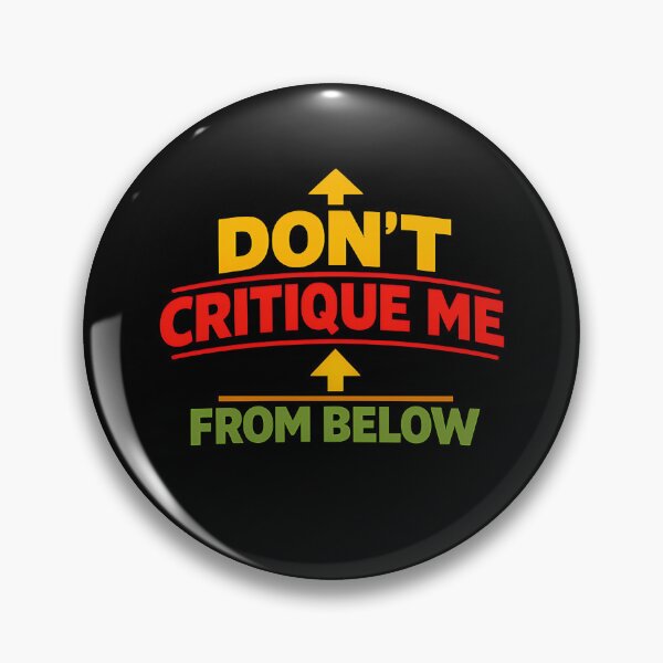 Aperçu de l'œuvre Ne me critiquez pas d'en bas (citation drôle et sarcastique) créée et vendue par TeeTimeTreasure.