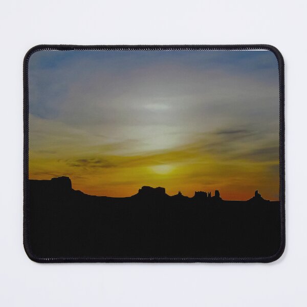 Artikelvorschau, Sonnenuntergang im Monument Valley entworfen und verkauft von carrizizi.
