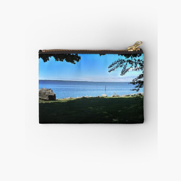 Aperçu de l'œuvre Grassy Ocean View créée et vendue par Cell0113.