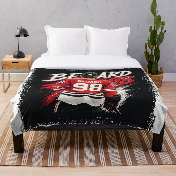 Aperçu de l'œuvre Croquis numérique de Connor Bedard, joueur des Blackhawks de Chicago, sur fond noir créée et vendue par B3 Graphics.