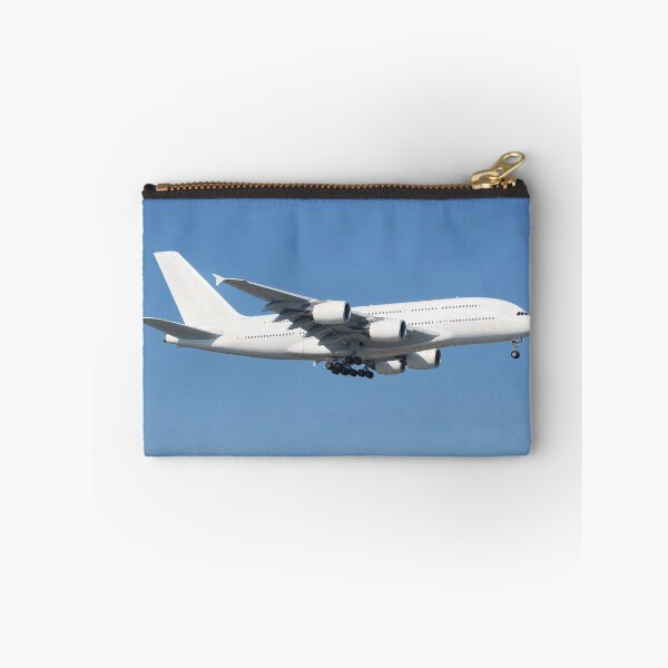 Aperçu de l'œuvre Illustration générique d'un avion de ligne quadrimoteur gros-porteur en vol créée et vendue par EMairplanes.