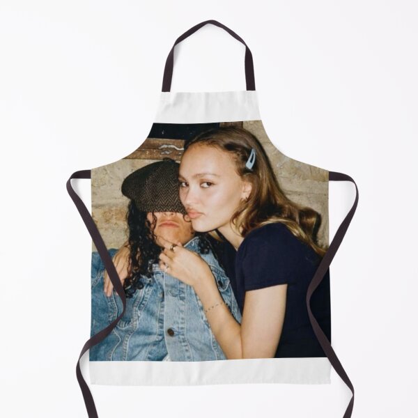 Artikelvorschau, Lily Rose Depp und 070 Shake entworfen und verkauft von lottiestrawb.