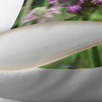 Alternative Ansicht von Blüte mit Biene Dekokissen