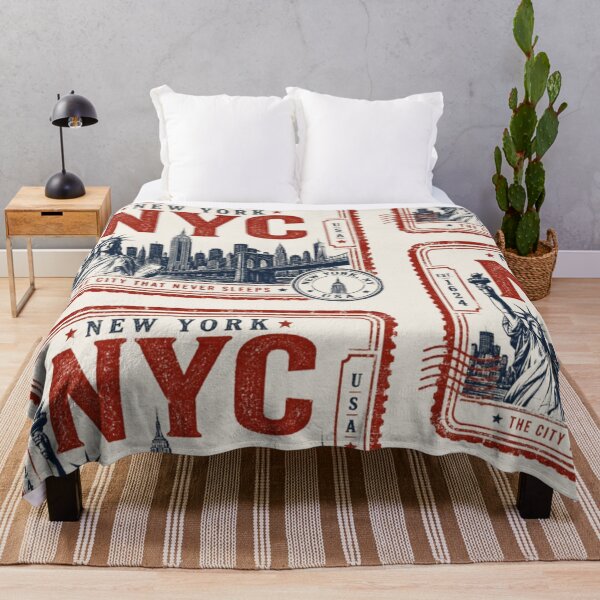 Aperçu de l'œuvre Timbre de voyage vintage de New York | Design style passeport de la ville de New York | Autocollant de voyage Statue de la Liberté créée et vendue par TulipsArtDesigns .