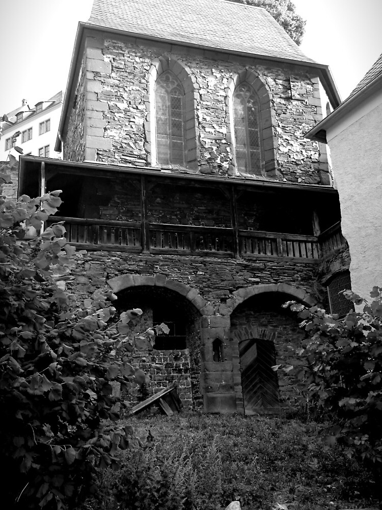 Kapelle in Stolberg / Harz in schwarz-weiß von Gourmetkater