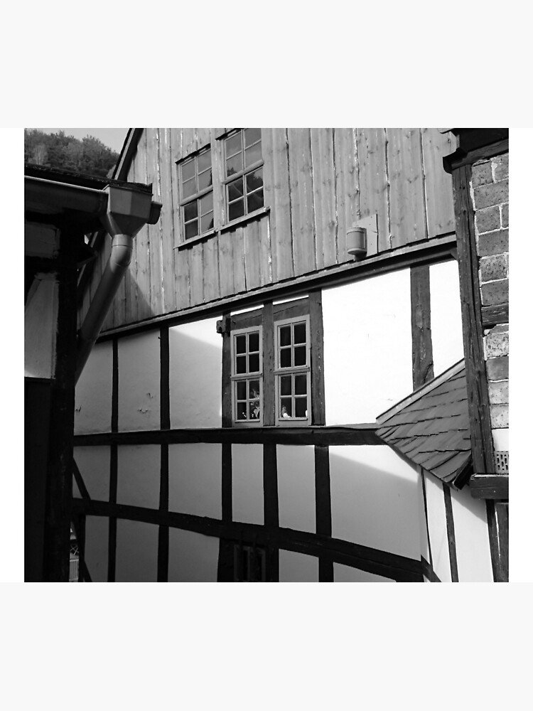 Fachwerkhaus in Stolberg / Harz in schwarz-weiß von Gourmetkater
